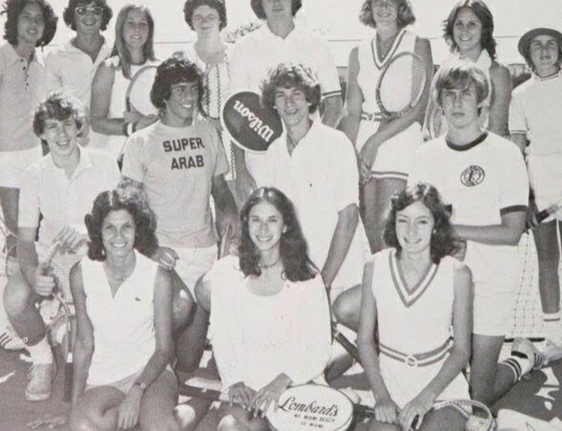 Margaret Bowman ( Bottom Middle ) smiling with her tennis team. She would later be murdered by Ted Bundy in 1978