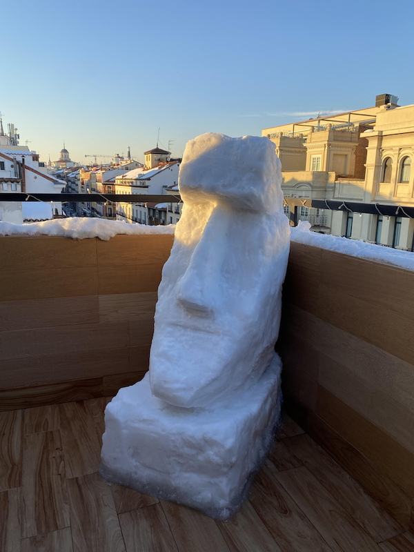 things that are impressive and cool - snow in madrid snowman