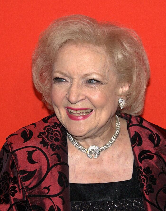 that Betty White holds the Guinness World Record for longest TV career by an entertainer, with credits spanning 80 years (1939 to 2019)