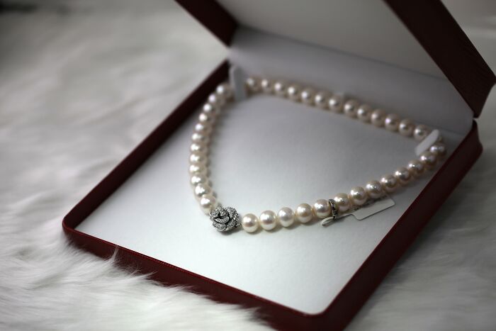 divorce stories - worst divorces - pearl jewelry design -