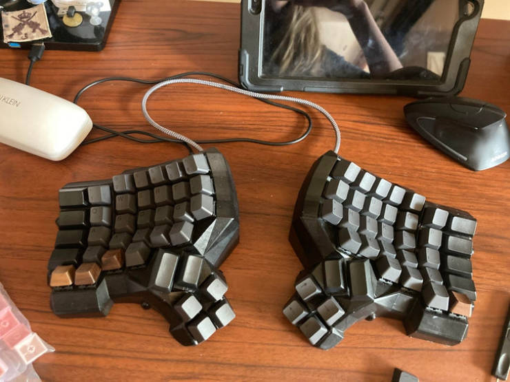 cool things we want - dactyl manuform