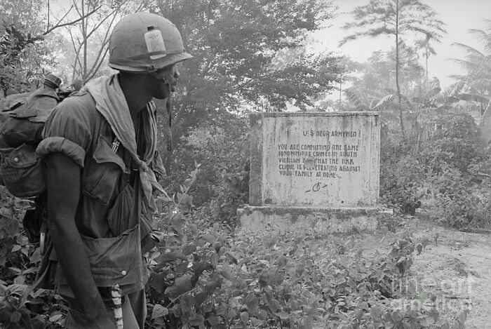 fascinating photos from history - A Black U.S. Soldier Reads A Message Left By The Việt Cộng During The Vietnam War, The Message Reads: