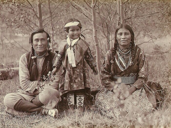fascinating photos from history - Stoney First Nation Member, Guide Samson Beaver With His Wife Leah And Their Daughter Frances Louise, 1907. Photo Taken By Mary Schäffer