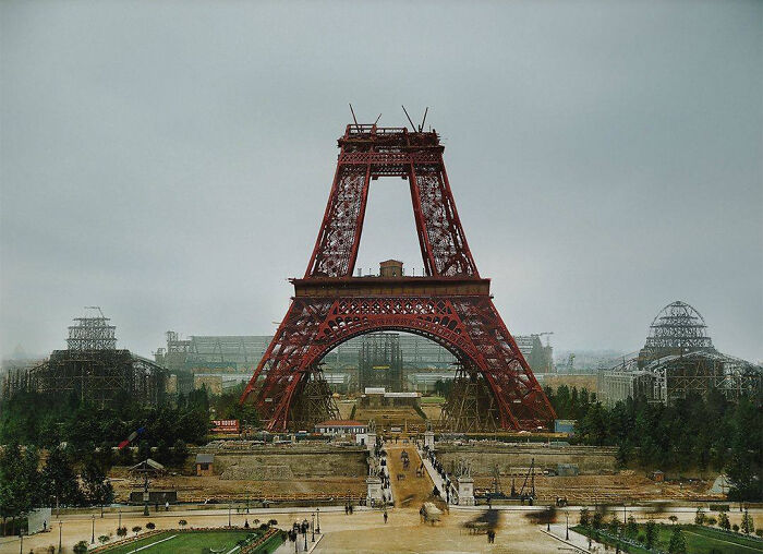 fascinating photos from history - Eiffel Tower Under Construction, July 1888