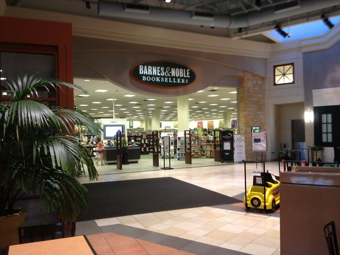 bad business decisions - shopping mall - Barnes & Noble Book Sellers