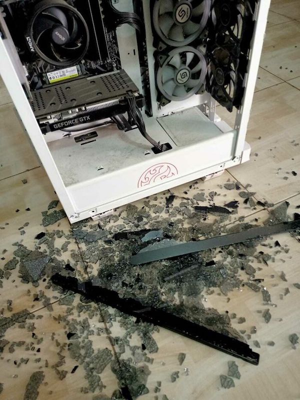 PC’s Side glass slipped from my hands.