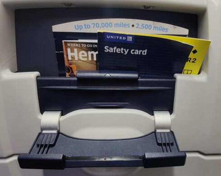clever ideas and products - vehicle - Up to 70,000 miles 2,500 miles United Where To Go In Safety card Hen R2 Wit
