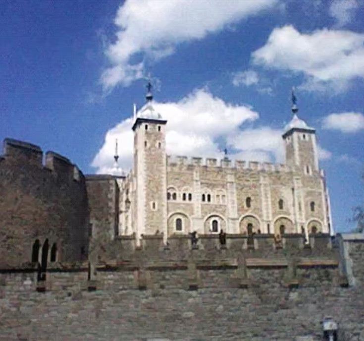 At nearly 1000 years old, the Tower of London is home to a handful of famous ghosts such as Anne Boleyn, wife of Henry VIII, Lady Jane Grey, the nine days queen, and even a ghostly bear.