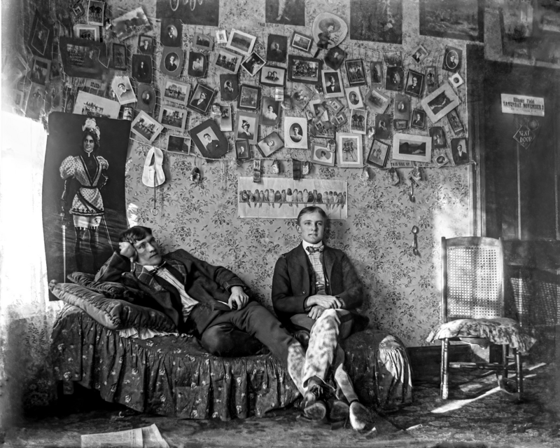 historical photographs black and white - dorm room 1910 -
