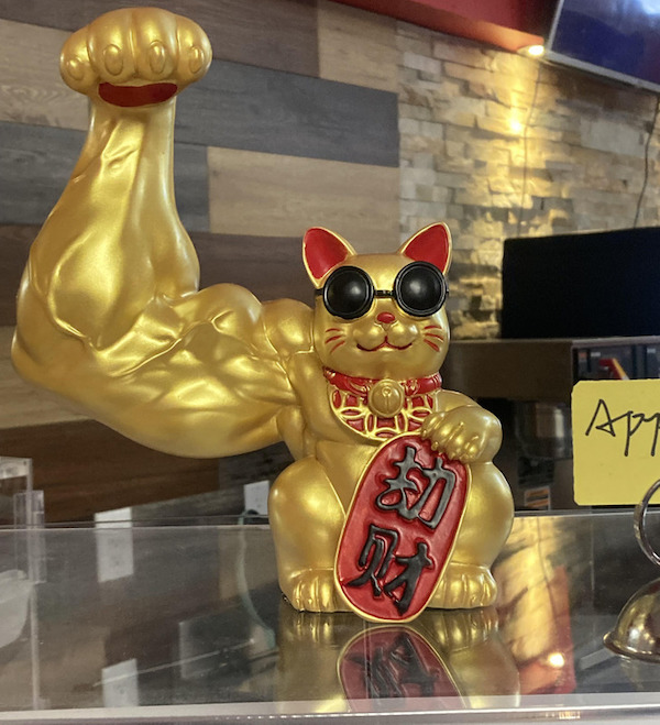 This cat figurine that didn’t skip arm day.