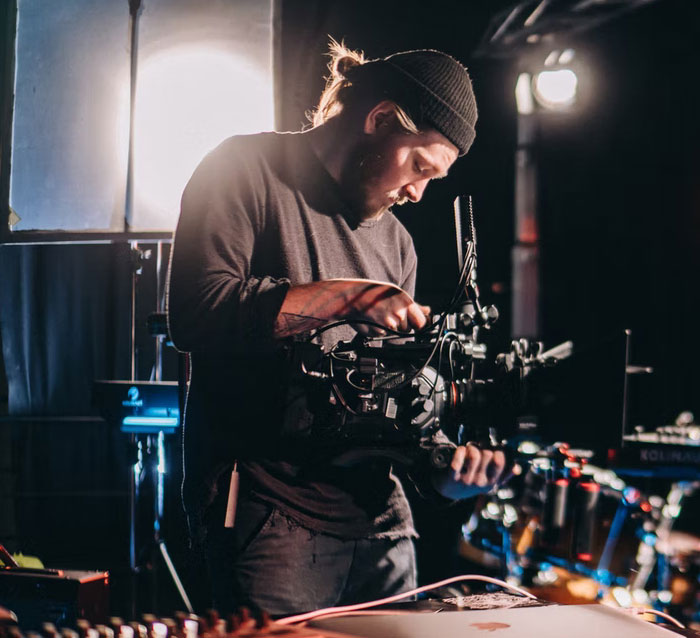 cameramen - confessions - behind the scenes - session musician - 00