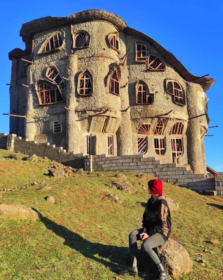 “An abandoned villa in Iran”