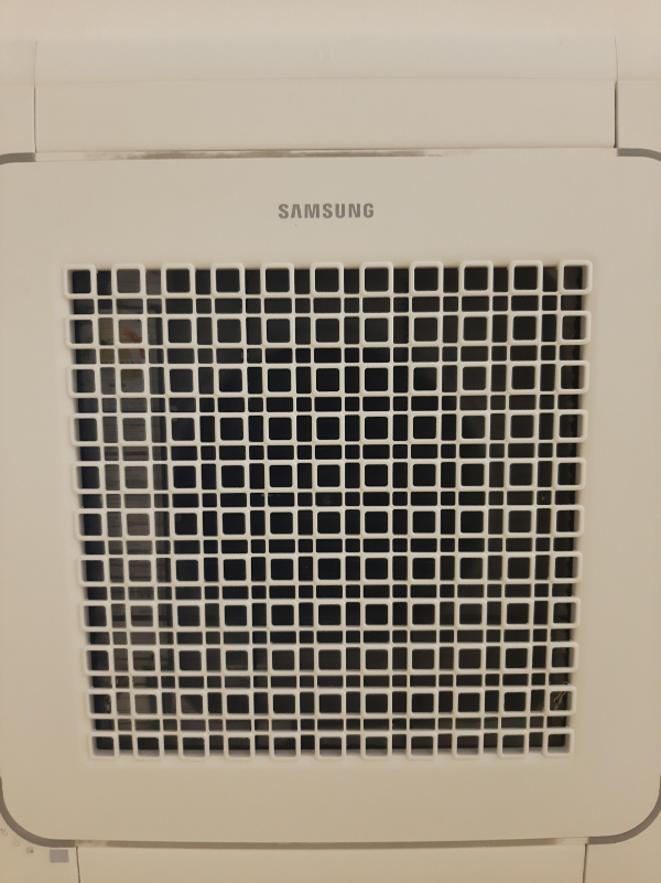 fascinating things - AC cover causes optical illusion