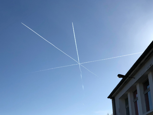 fascinating things - airplane trails