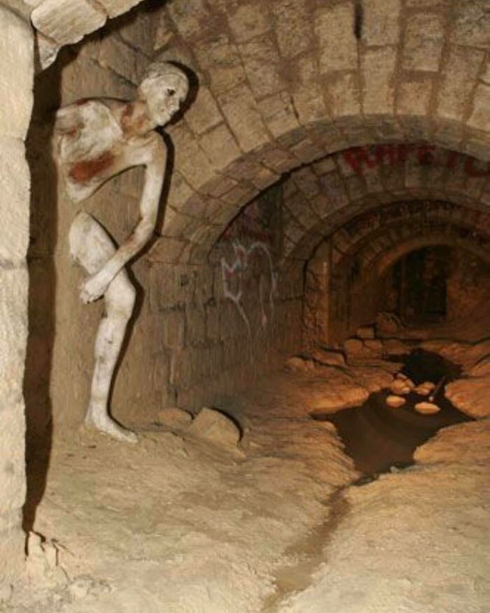 wtf pics - cursed images - passer through walls catacombs