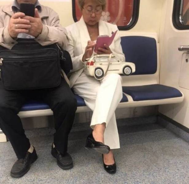 29 WTF Things Seen On The Subway.