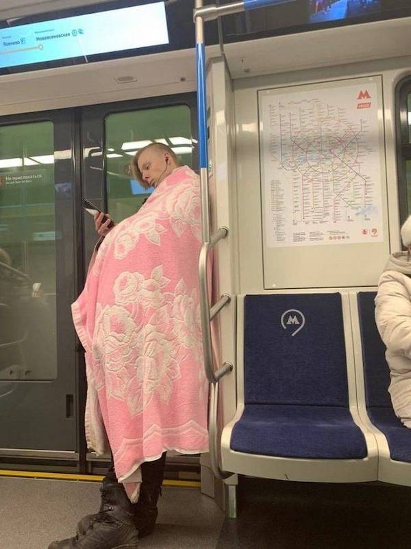 29 WTF Things Seen On The Subway.