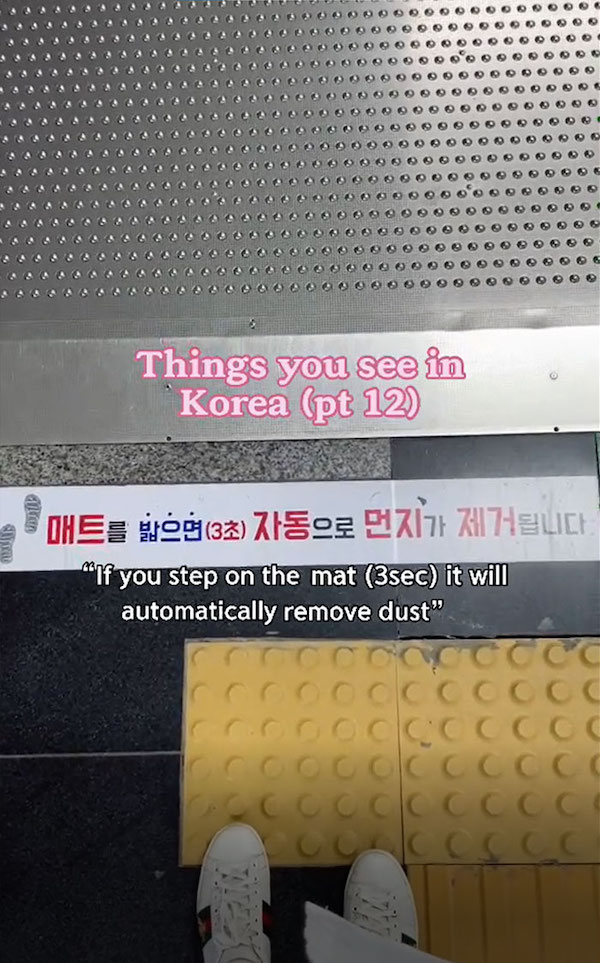 clever ideas and cool inventions - floor - 0 0 0 0 0 0 Things you see in Korea pt 12 33 IEog HXiar XII7HELICE "If you step on the mat 3sec it will automatically remove dust" Tot