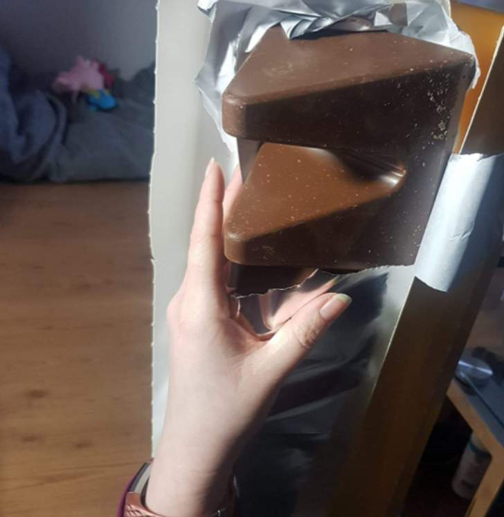 things bigger than you know - 4.5 kg Toblerone chocolate ba