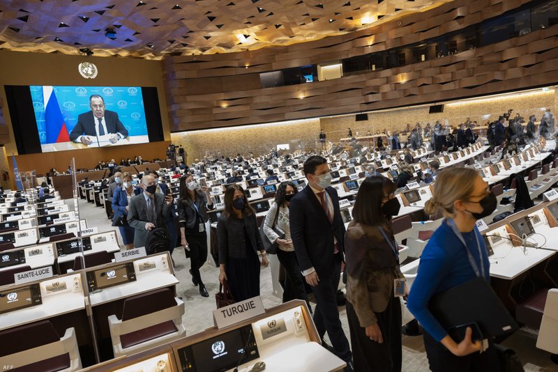 fascinating photos  - Members of the UN Council walking out on the speech of Russia’s Minister of Foreign Affairs