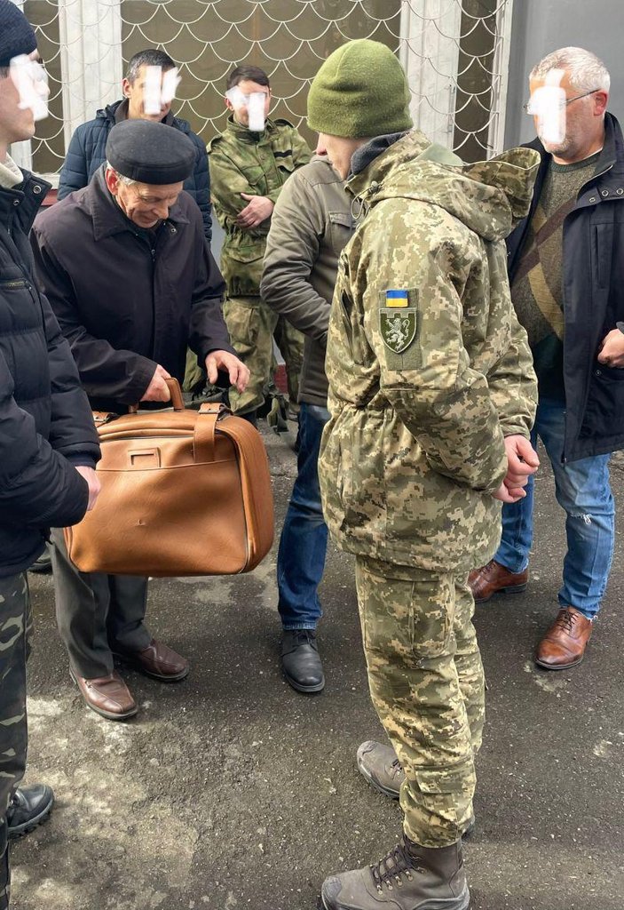 fascinating photos  - An 80-year-old who showed up to join the Ukrainian army, carrying with him a small case with 2 t-shirts, a pair of extra pants, a toothbrush and a few sandwiches for lunch. He said he was doing it for his grandkids.
