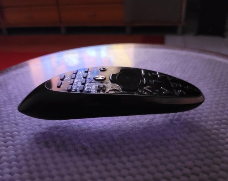 pics to make you double take - A floating TV remote