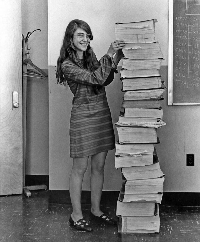fascinating photos form history  - Nasa’s Lead Software Engineer For The Apollo Program Margaret Hamilton, Stands Beside Her Hand Written Code That Sky-Rocketed Humanity To The Moon | 1969