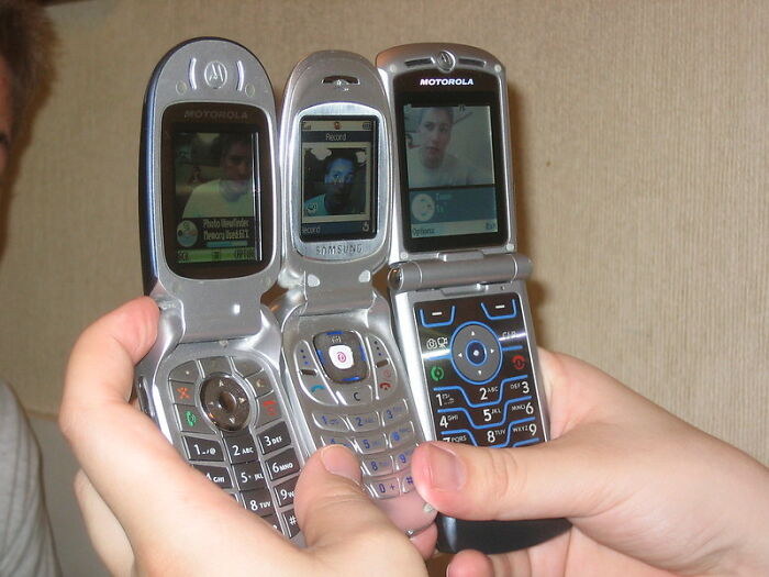 things that aren't illegal - old cell phones - Motorola Moronola Pecord Photo Samsung @ 13 S 23 56 8C 4 3 Tors 1.6 2 Abs Cm 5. 6 9 #