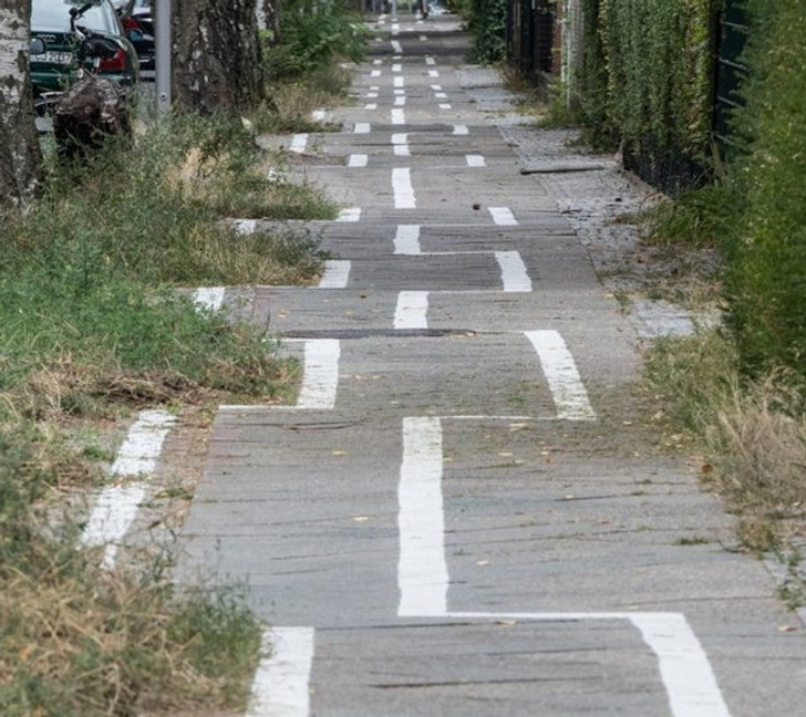 It must be a joy to ride down this bike lane.