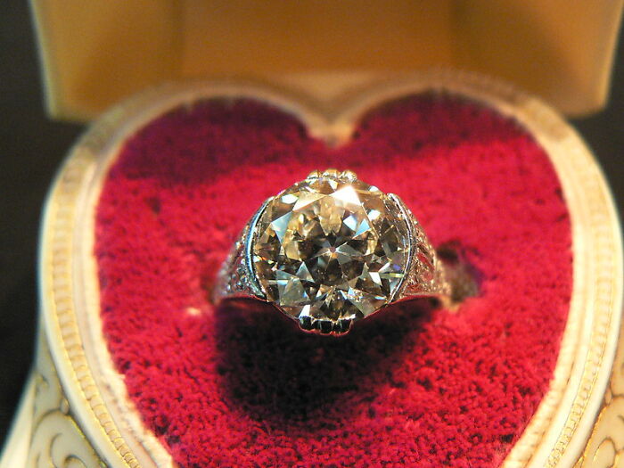 Buying a diamond ring when you propose