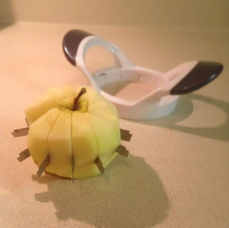 ’’I broke my apple slicer and accidentally created a very dangerous apple.’’