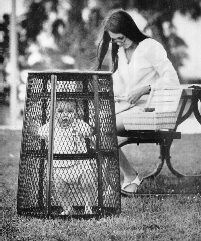 Historical photos - old photos - baby in a trash can - Blu