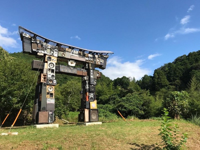 fascinating photos - This is a torii gate made of speakers in Kamiyama, Tokushima. You can plug in your phone and play anything you want.