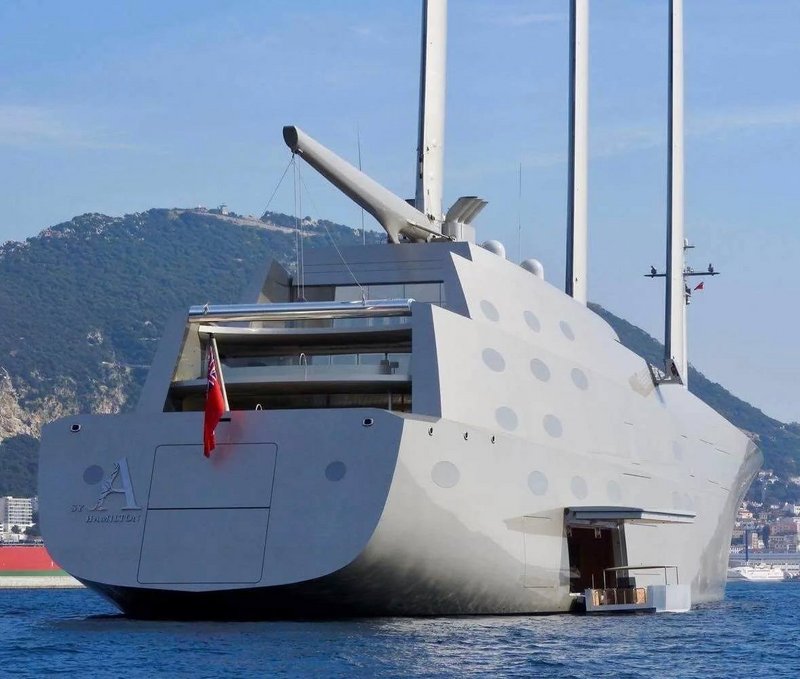 fascinating photos - The largest sailing yacht in the world has been confiscated in Spain” Officials have taken Russian oligarch Andrey Melnichenko’s yacht worth over 500mil euros due to sanctions