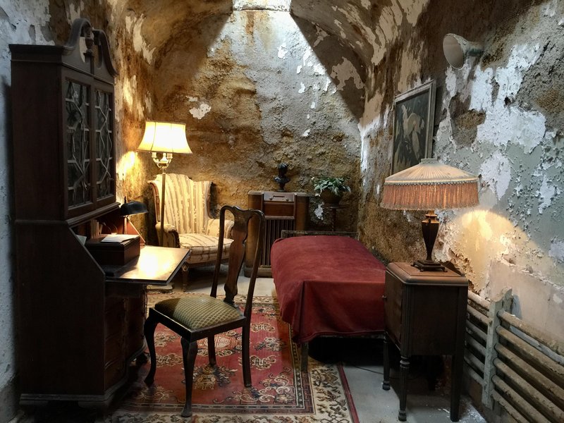 fascinating photos - Al Capone’s cell in Eastern State Penitentiary