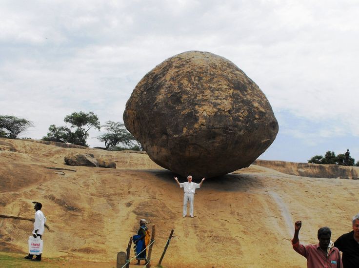 fascinating photos - Krishna Butterball is a massive 250 ton and 20ft high rock boulder on a slippery slope of a hill on less than 4ft base didn’t rolled downhill and is in this position for more than 2000 years