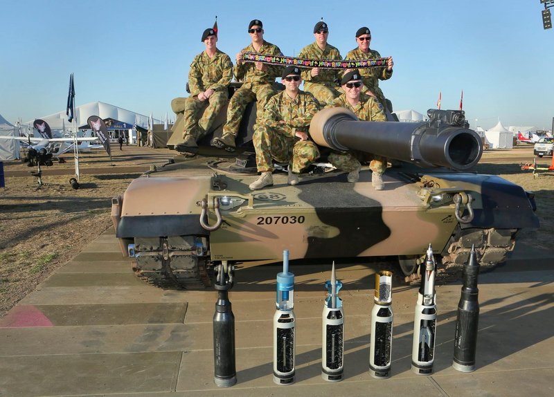 fascinating photos - Australian Tankers with their M1A1 Abrams displaying different rounds