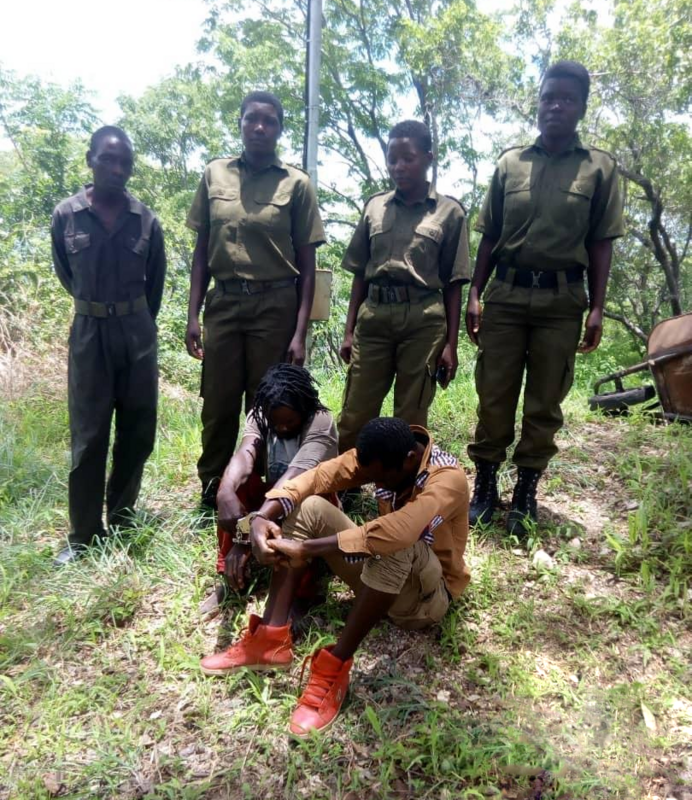fascinating photos - Poachers caught red-handed by an all-female unit of rangers in Zimbabwe