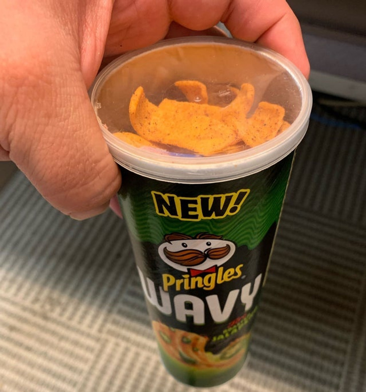 life hacks -  reuse pringles cans - Newo Pringles. Navy