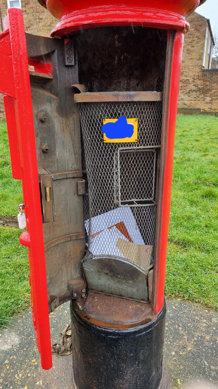 does the inside of a post box look like -