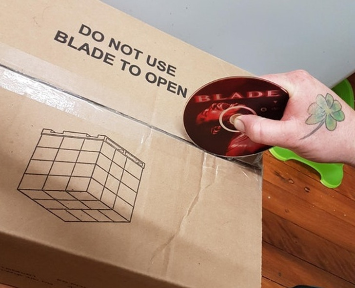 funny people - funny pics - do not use blade to open - Do Not Use Blade To Open Blade