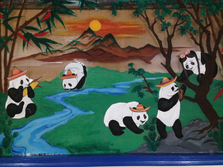 funny people - funny pics - mexican restaurant pandas sombreros