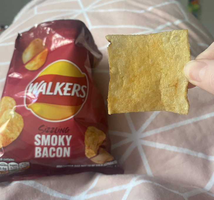 cool stuff - discoveries - snack - Walkers Sizzung Smoky Bacon