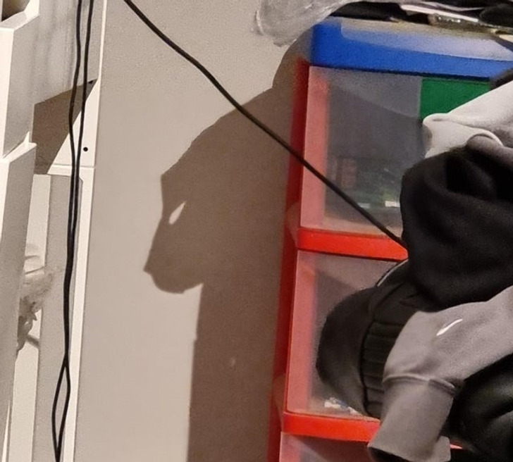 “A shadow in my room looks like a cat.”