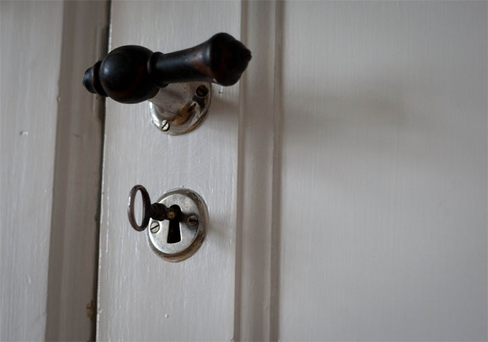 life hacks - door handle