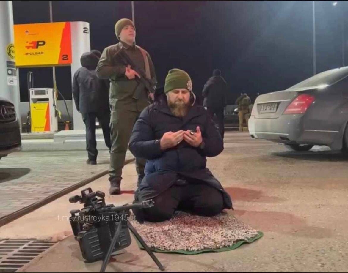 fascinating photos - The head of Chechnya republic Kadyrov desperately wants people to think he is fighting in Ukraine. First, he lied about being near Kyiv when he was seen in Chechnya. Now he says he is in Mariupol and posts this picture, not realizing,