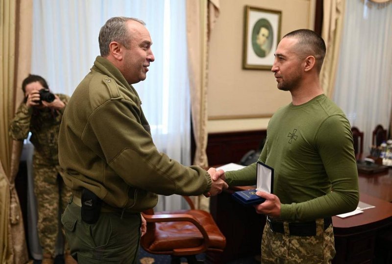 fascinating photos - Roman Hrybov (on the right), the border guard from the Snake Island, author of “Russian warship…” motto, is back at home
