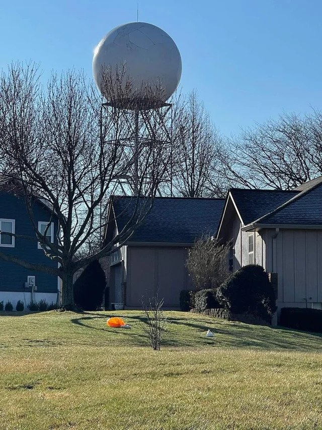 funny oh shit pics - This weather balloon was launched by the National Weather Service in Topeka, KS and traveled 80 miles before landing within sight of another National Weather Service office in Pleasant Hill, MO.