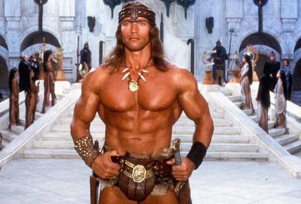 Arnold did his own stunts in Conan the Barbarian (1982) because no one could be found that was big enough to resemble him.
