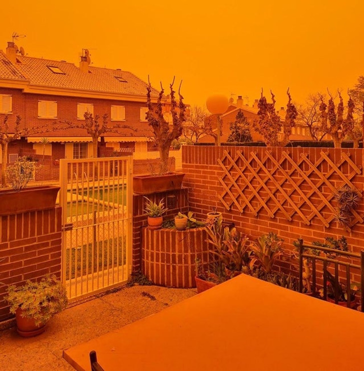 “Today, the sky in Murcia, Spain, turned orange because of dust from the Sahara.”